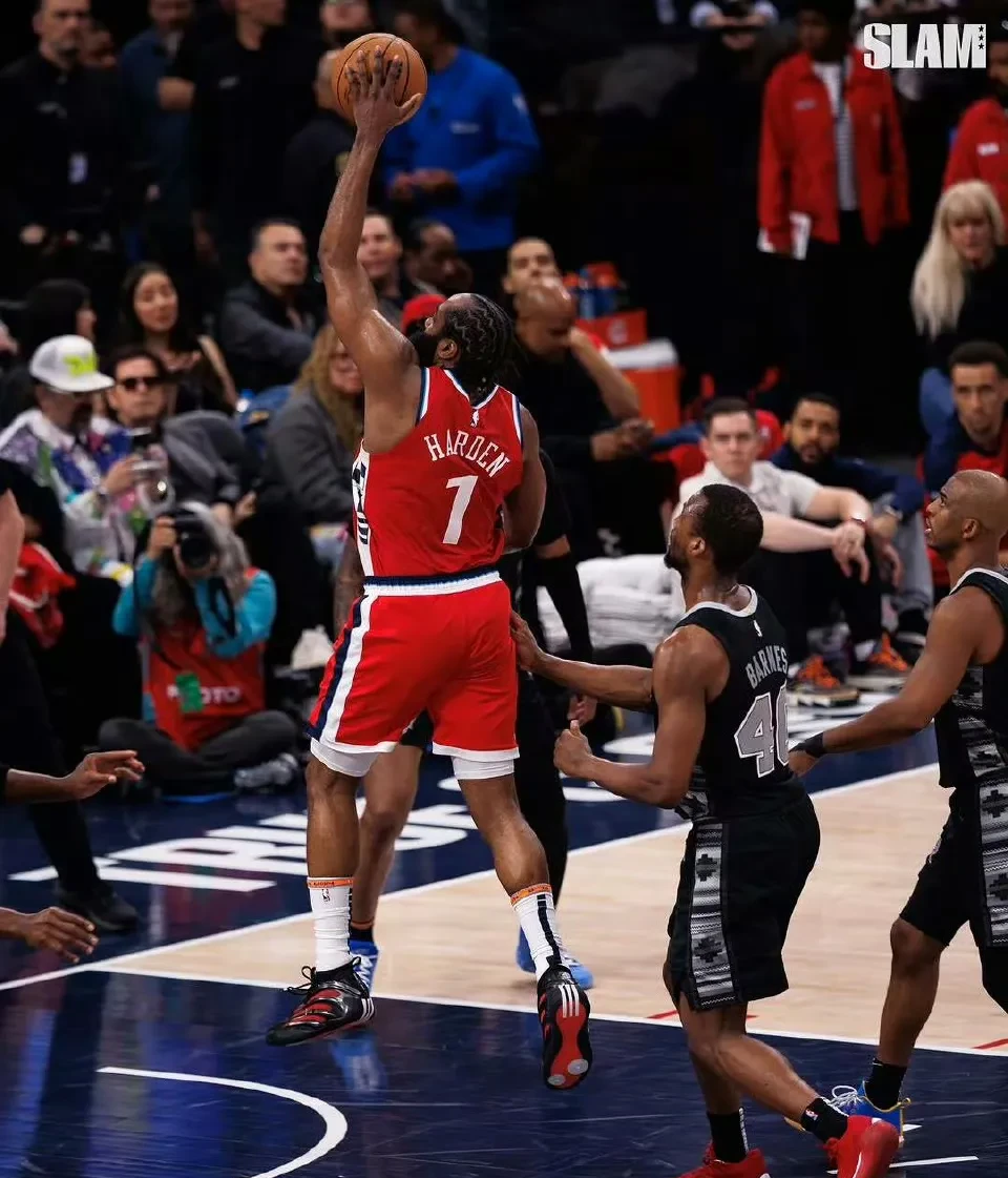 爱游戏APP-转折点！洛杉矶快船单刀错失，NBA总决赛今晚攻防权衡，态度坚定，轮换策略成焦点的简单介绍